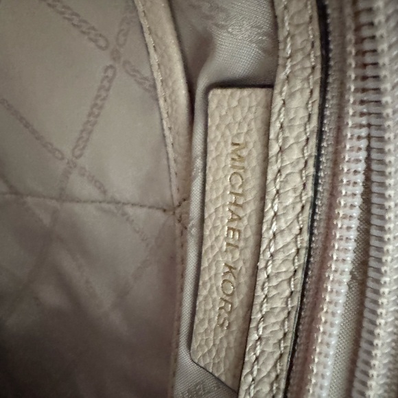 Michael Kors Maxine medium cream Satchel with Gold Accents - Picture 4 of 12